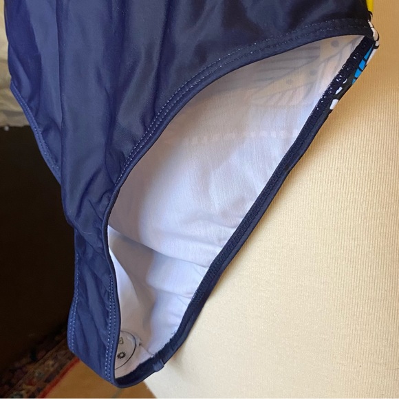 Swimsuit ~ Women’s ~ One Piece ~ Bright, Backless, Geometric Designs ~ Brand New - Picture 6 of 16